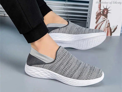 Breathable Flying Woven Soft Sole Slip-On Shoes for Men